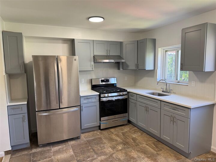 Property Photo:  347 Quincy Avenue  NY 10465 