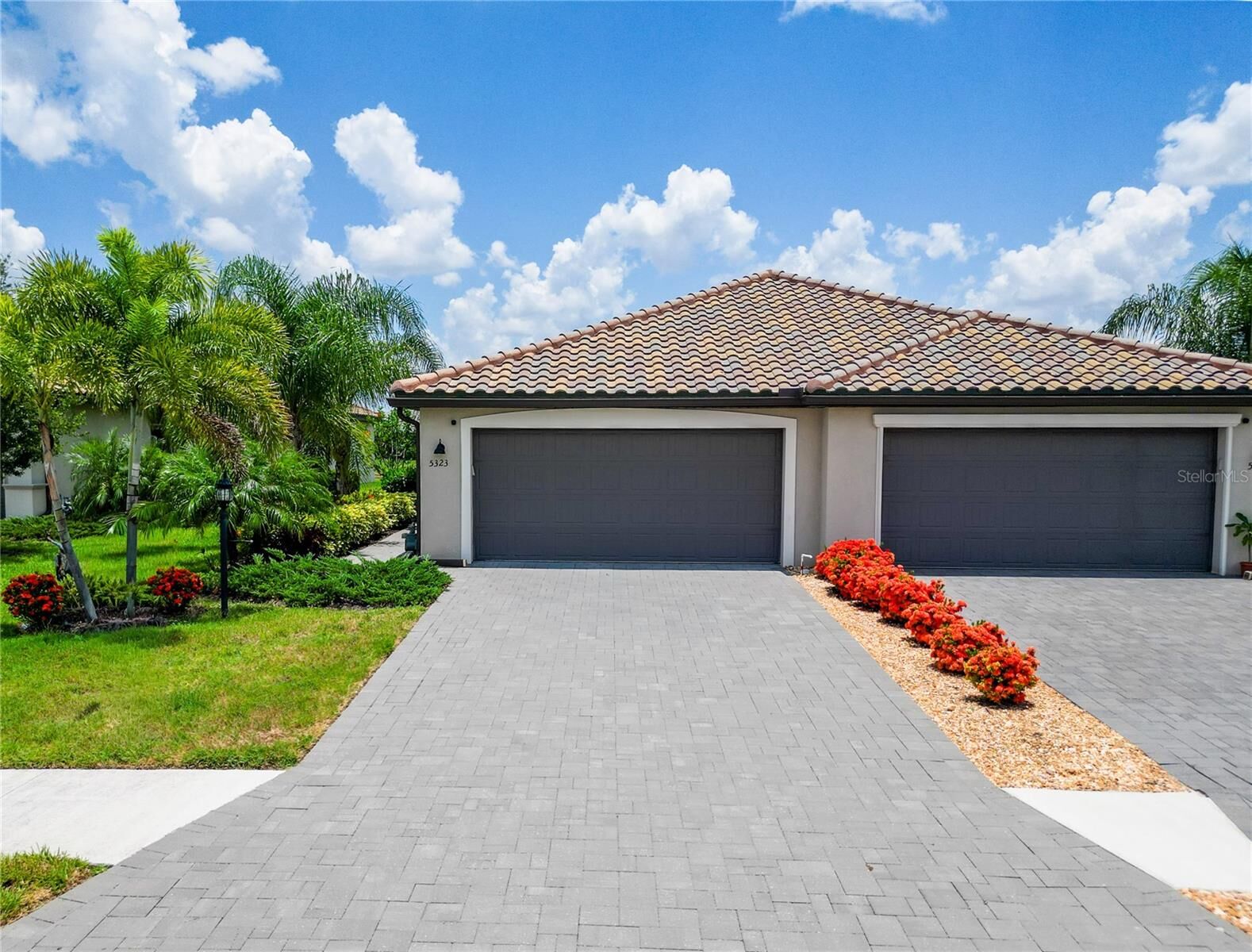 Property Photo:  5323 White Sand Cove  FL 34211 