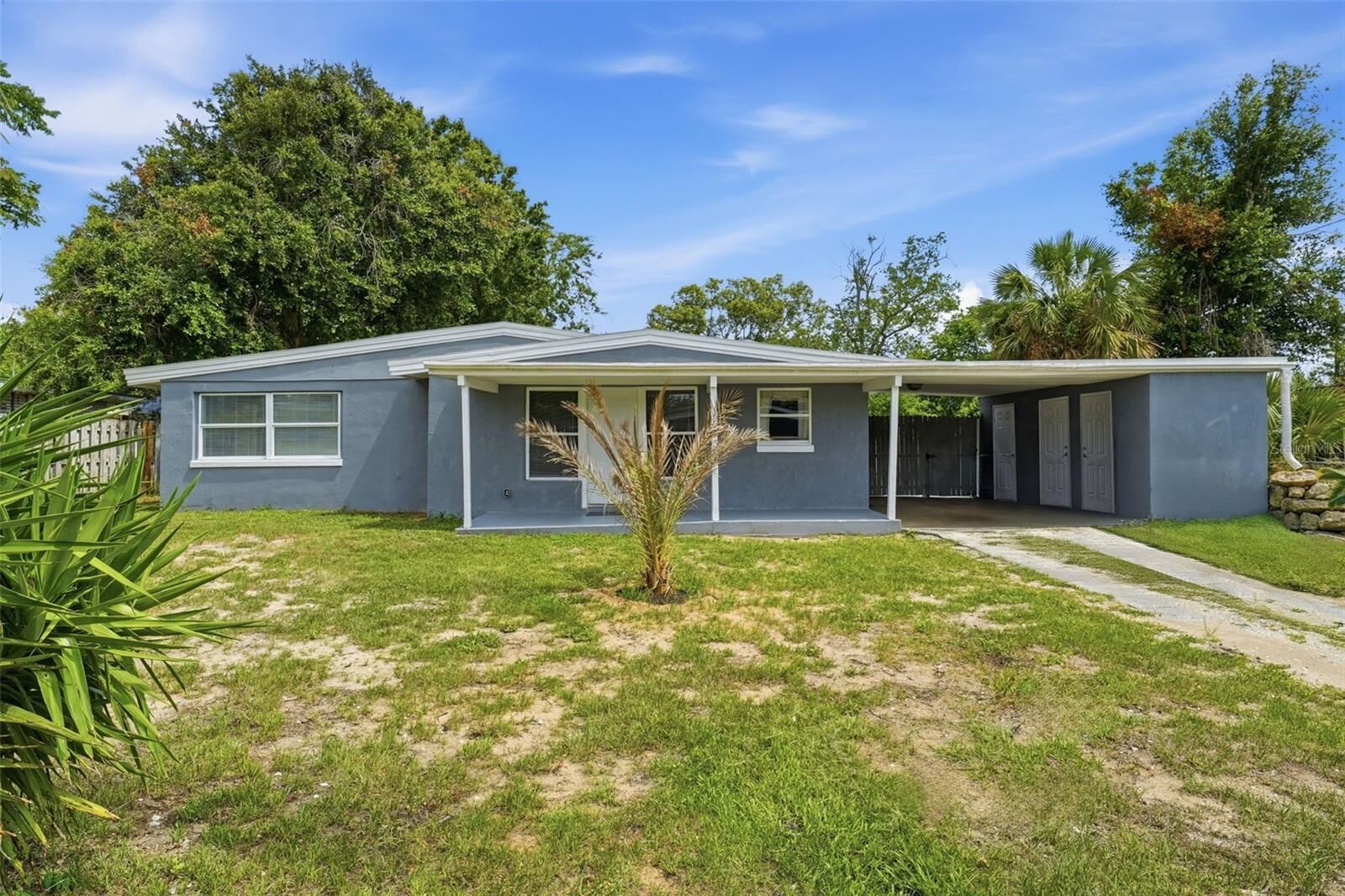 Property Photo: 1311 Hillcrest Drive FL 32114