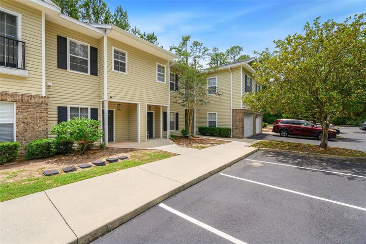 Property Photo: 5065 NW 45th Road 102 FL 32606