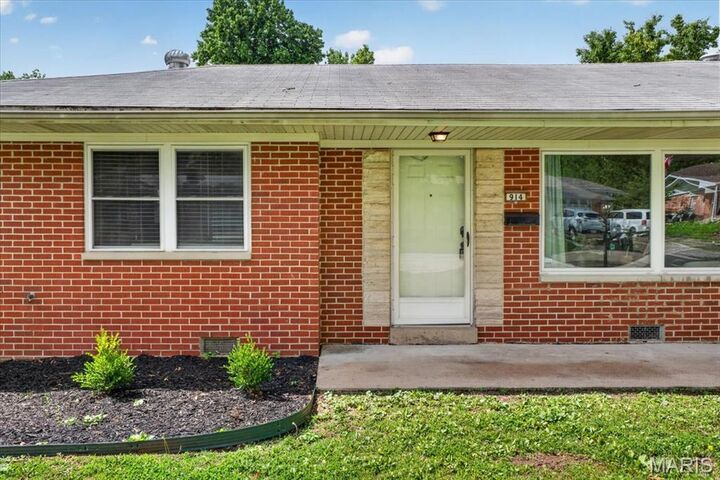 Property Photo:  914 Southgate Drive  IL 62223 