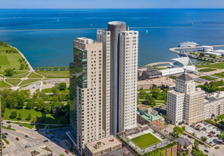 Property Photo:  923 E Kilbourn Ave  WI 53202 