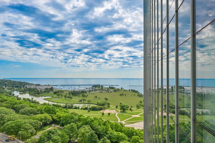 Property Photo: 923 E Kilbourn Ave WI 53202