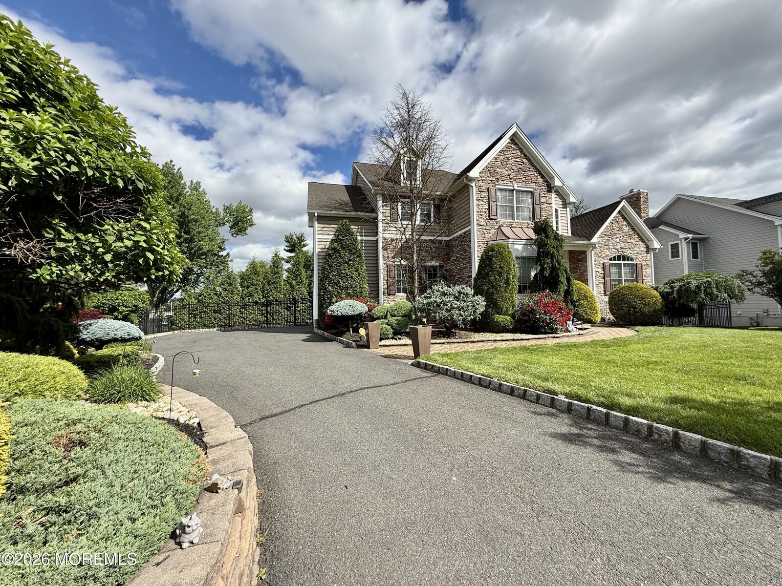 Property Photo:  1 Hartman Court  NJ 07066 