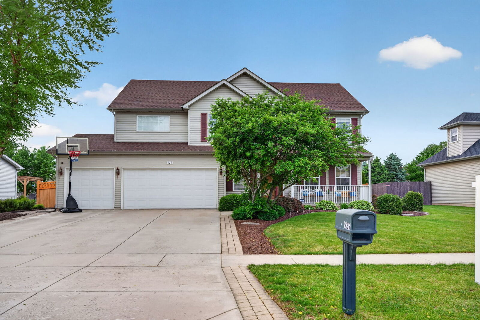 Property Photo: 929 Churchill Drive IL 60545