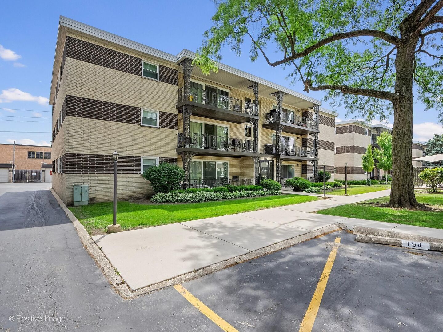 Property Photo:  925 8th Avenue 4  IL 60525 