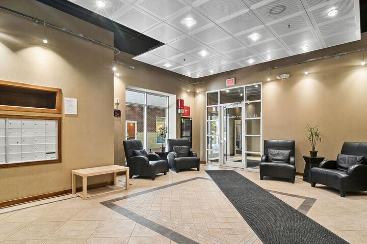 Property Photo:  40 E Northwest Highway 208  IL 60056 