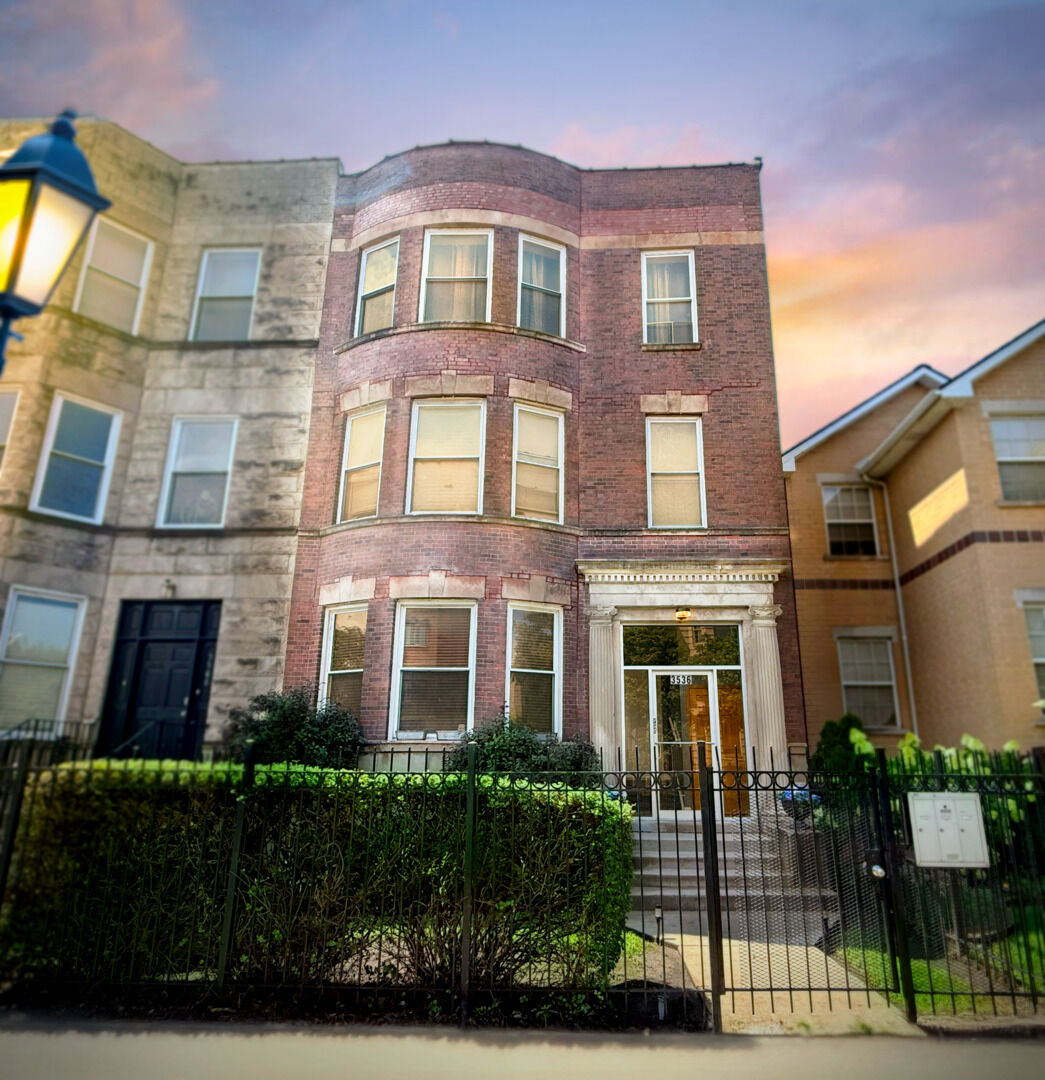 Property Photo: 3536 S Prairie Avenue 1 IL 60653