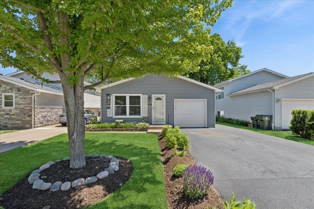 Property Photo: 313 Maple Lane IL 60073