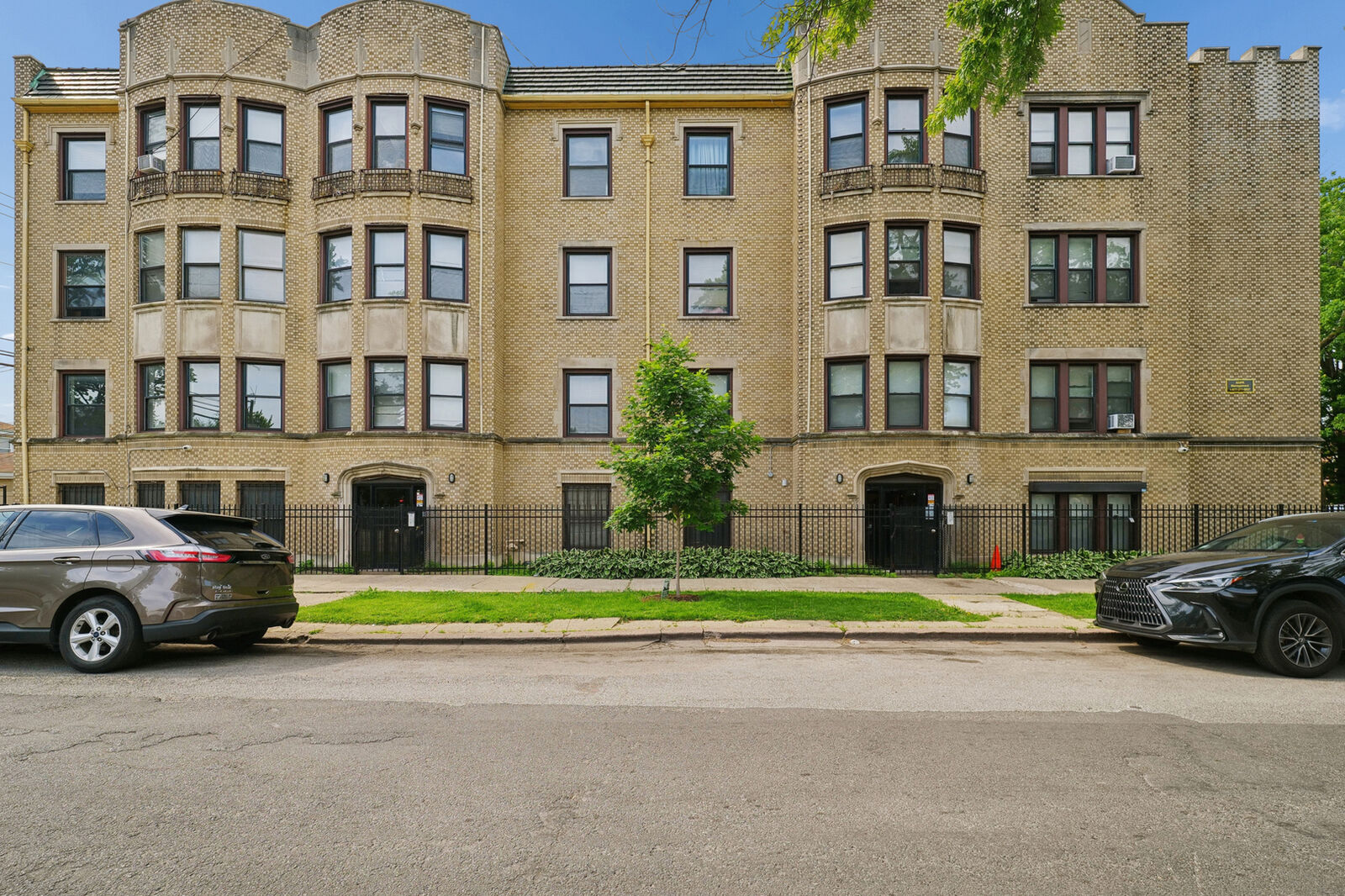 Property Photo:  8503 S Drexel Avenue E 1E  IL 60619 