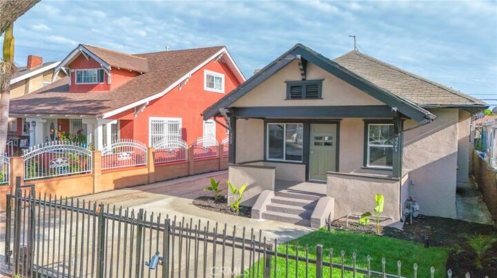 Property Photo:  326 -328 W 47th  CA 90037 
