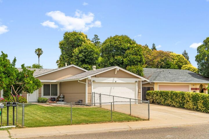 Property Photo:  9589 Countryroads Drive  CA 95827 