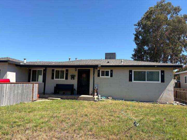 Property Photo:  921 E E Street  CA 95361 