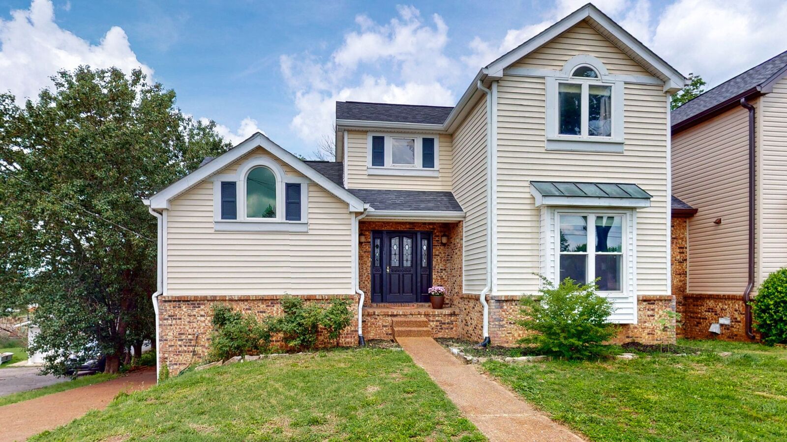 Property Photo:  2128 E Hill Dr  TN 37115 