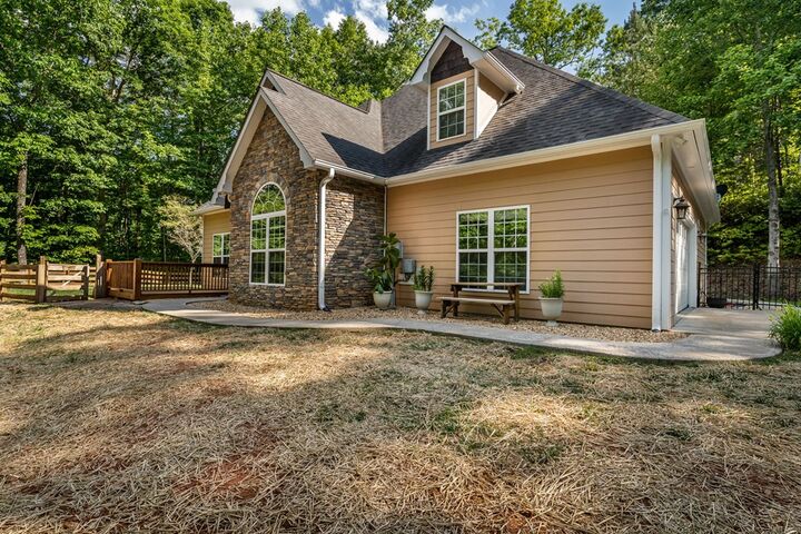 Property Photo: 201 Oakawana Trail GA 30513