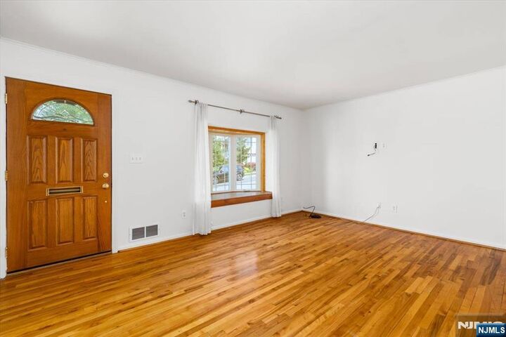 Property Photo:  364 Roosevelt Avenue  NJ 07071 