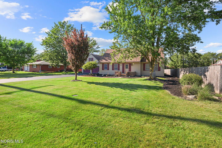 Property Photo:  914 W Melrose Avenue  OH 45840 