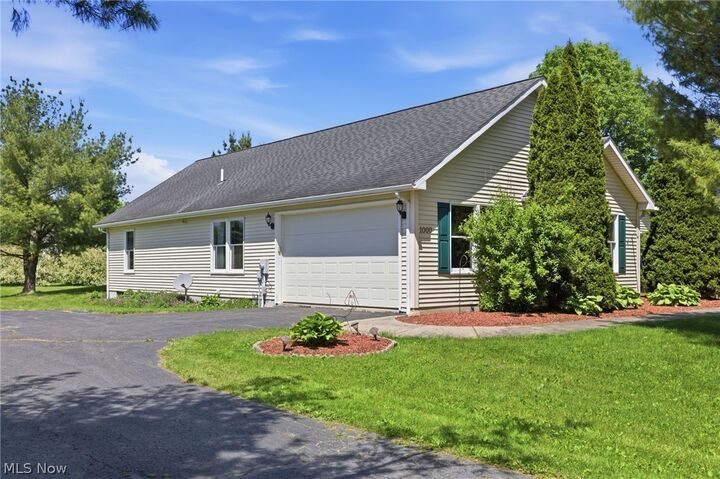 Property Photo:  1000 Richards Way  OH 44491 