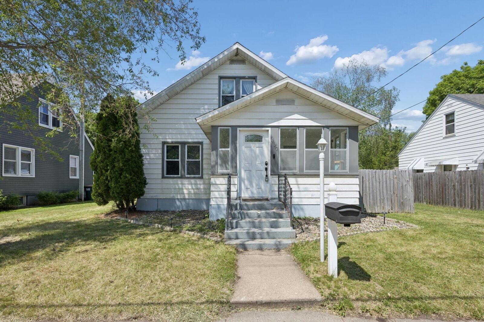 Property Photo:  407 Red River Avenue S  MN 56320 