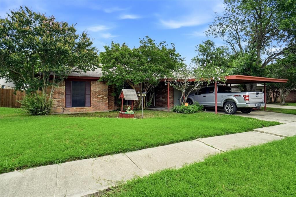 Property Photo: 540 Clover Drive TX 76179