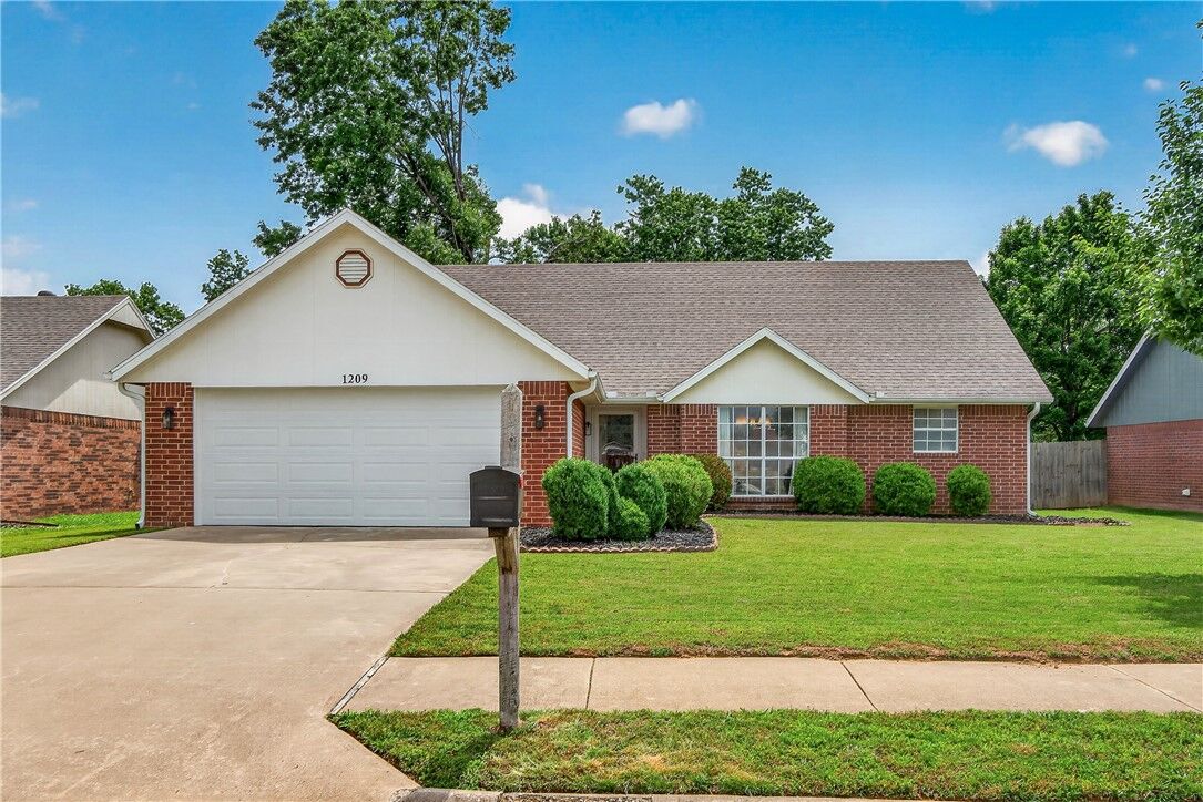 Property Photo: 1209 N 34th Street AR 72756