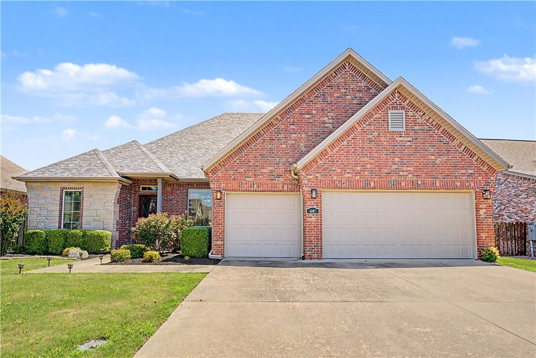 Property Photo:  4007 SW Rhinestone Boulevard  AR 72713 