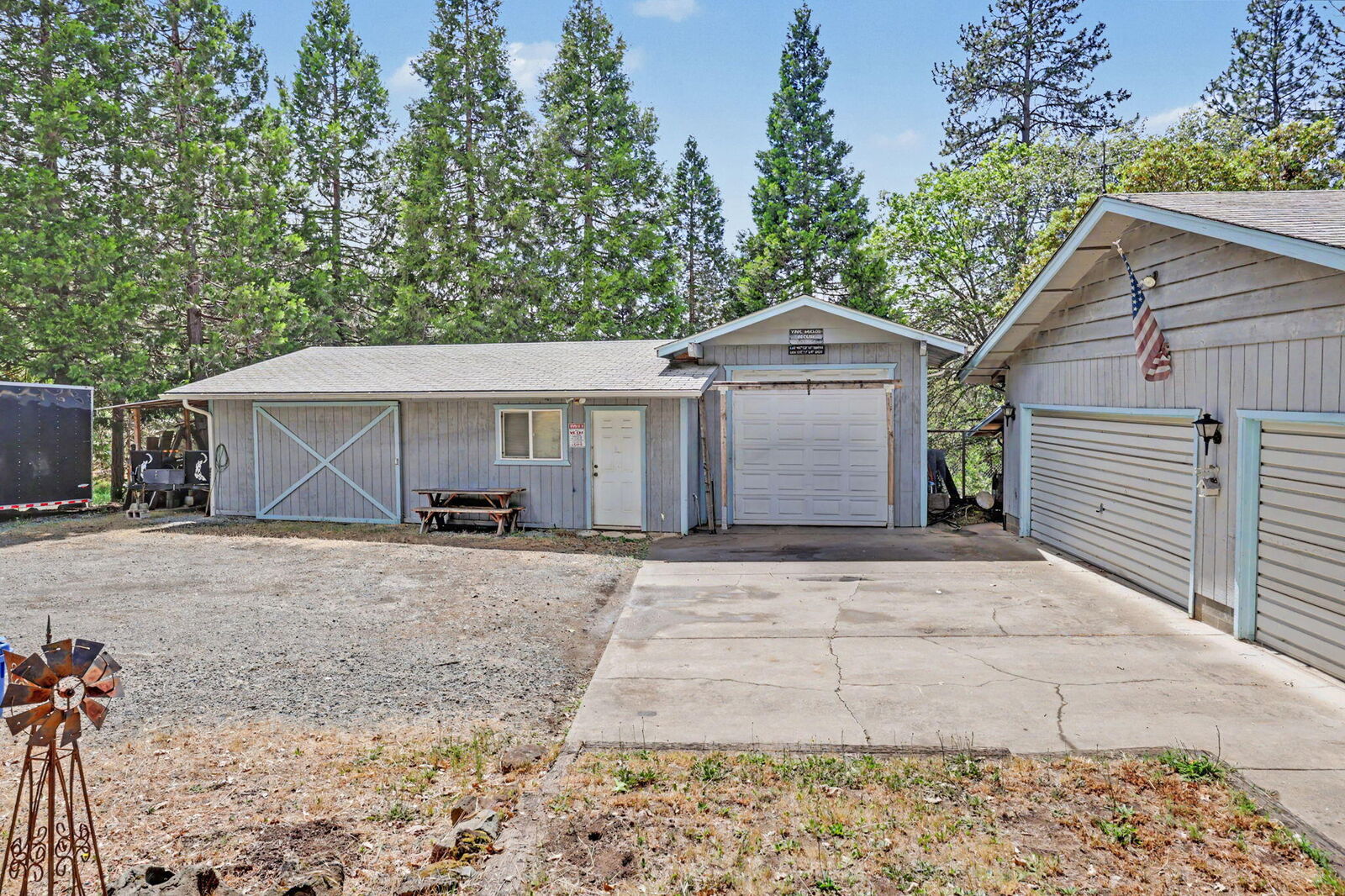 Property Photo: 758 Summit Loop OR 97527
