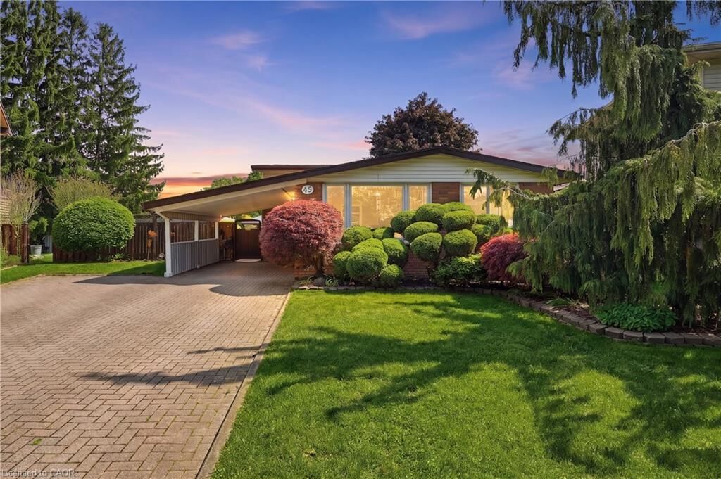 Property Photo: 45 Tanglewood Terrace ON N3R 3R8