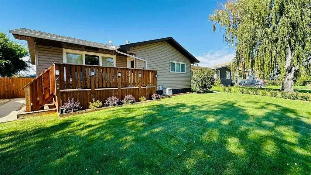 Property Photo: 411 8 Street E AB T0J 0Y5