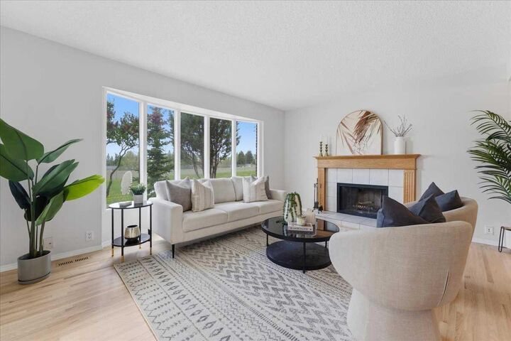 Photo de la propriété: 148 Edgedale Way NW AB T3A 2P9