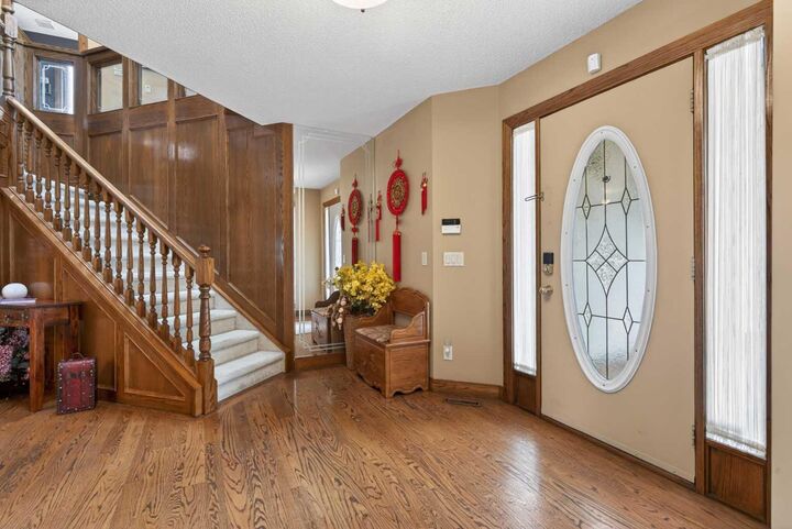 Property Photo: 935 Shawnee Drive SW AB T2Y 2G9