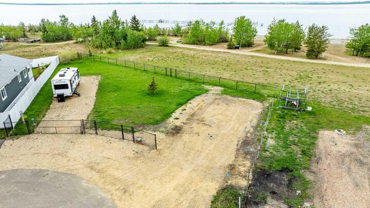 Property Photo: 41310 Range Road 282 141 AB T4L 2N3