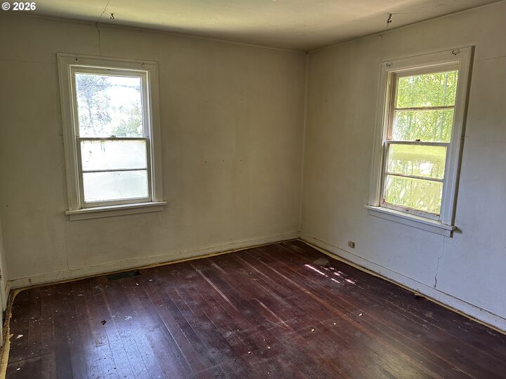 Property Photo: 1442 Tyler St OR 97401