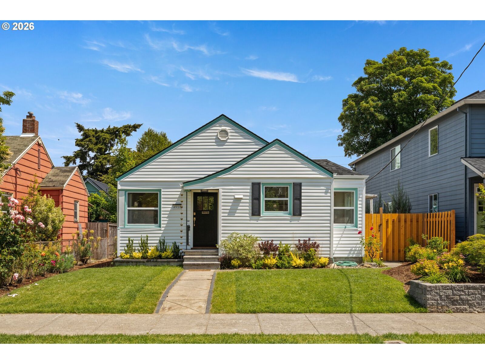 Property Photo:  4910 SE 65th Ave  OR 97206 