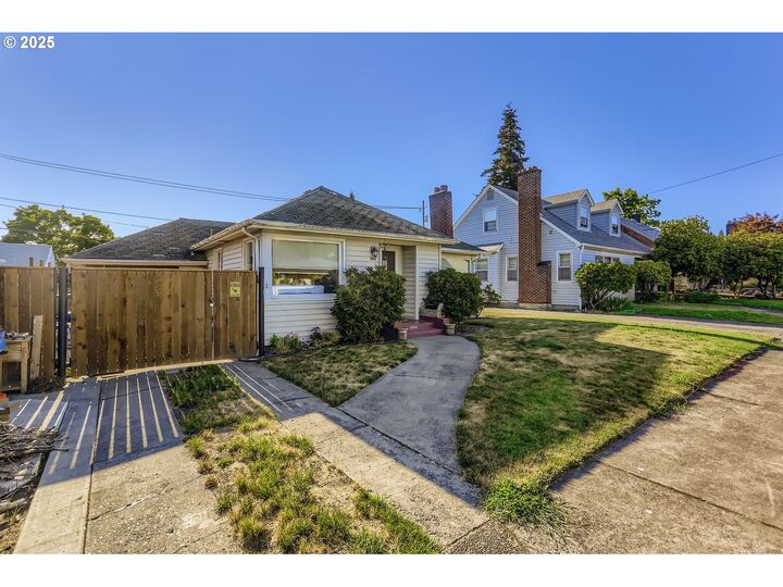 Property Photo: 1004 Z St WA 98661