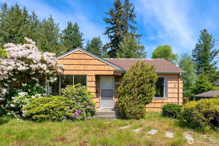 Property Photo: 320 NE 185th Street WA 98155