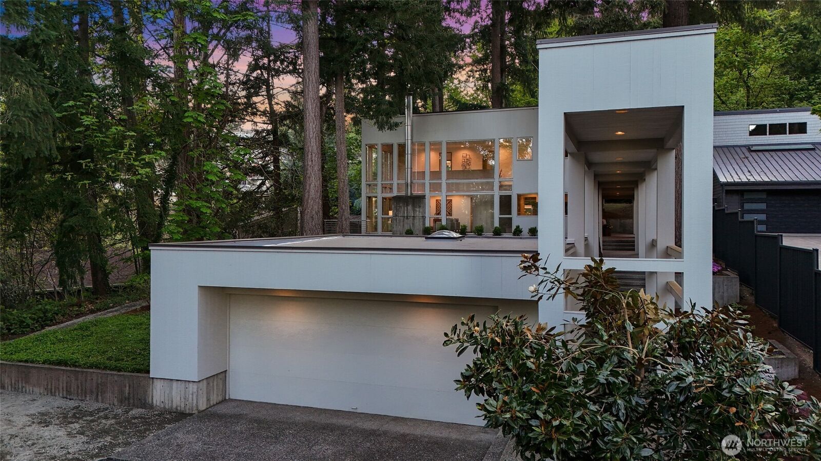 Property Photo: 2261 W Lake Sammamish Parkway SE WA 98008