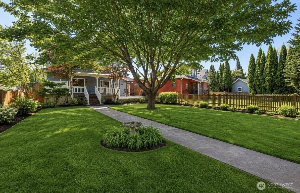 Property Photo:  1721  McDougall Avenue  WA 98201 