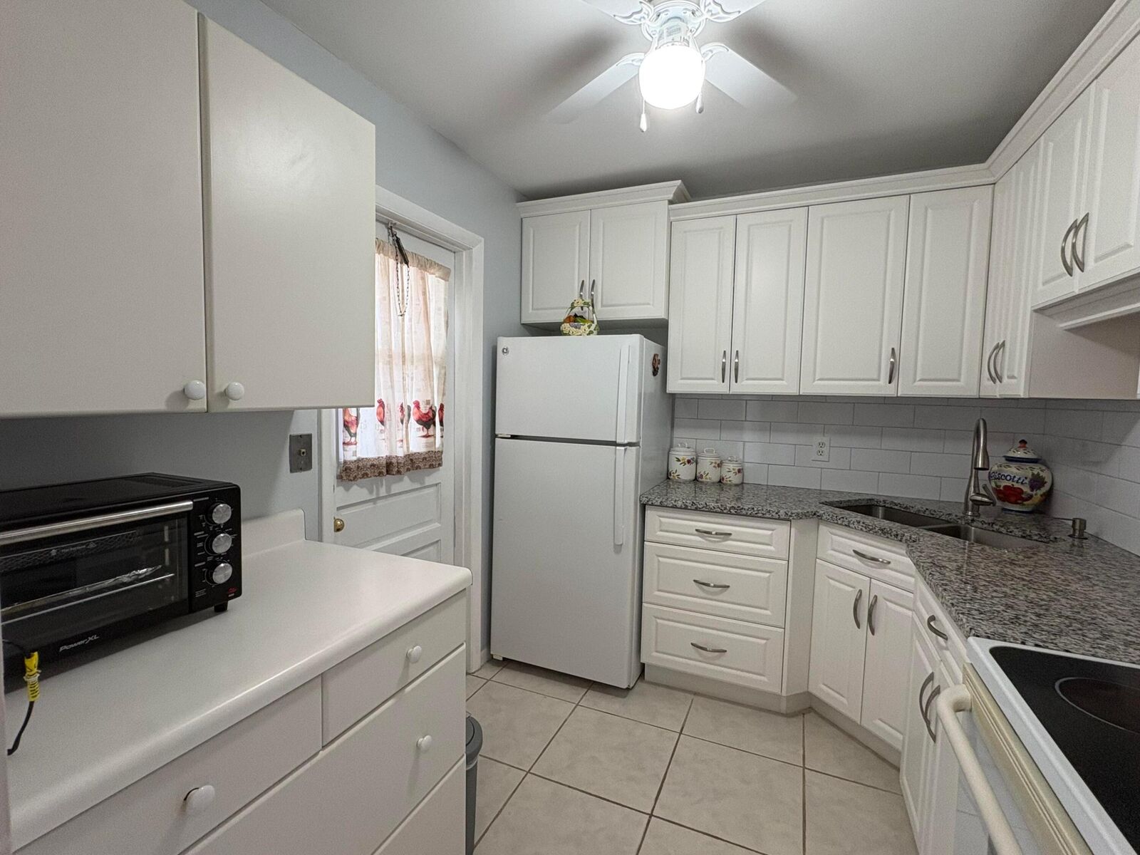 Property Photo:  108 NE 20th Avenue NE 206  FL 33435 
