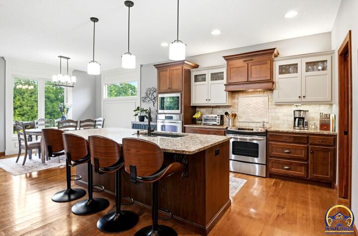 Property Photo:  3112 SE Silverleaf Ct  KS 66609 