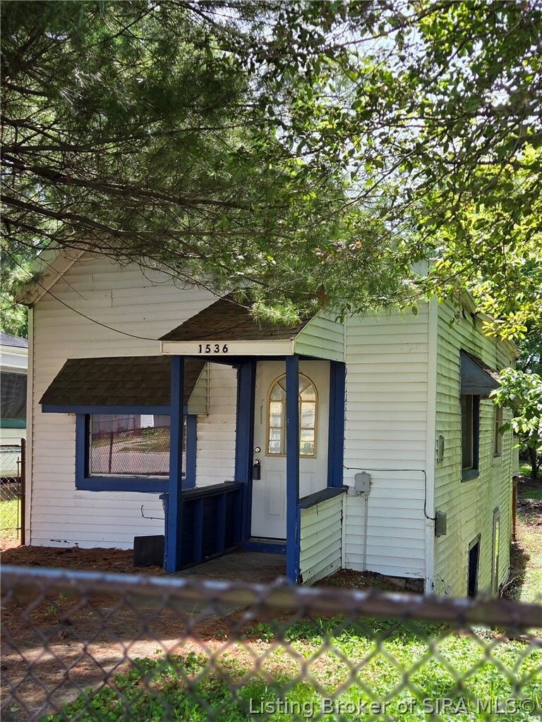 Property Photo: 1536 Chartres Street IN 47150