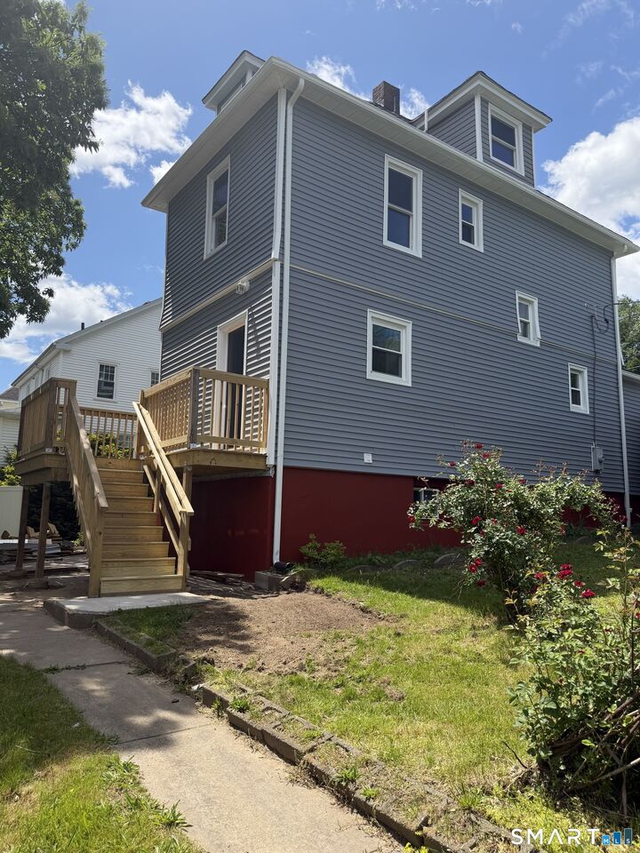 Property Photo:  220 Newbury Street  CT 06114 