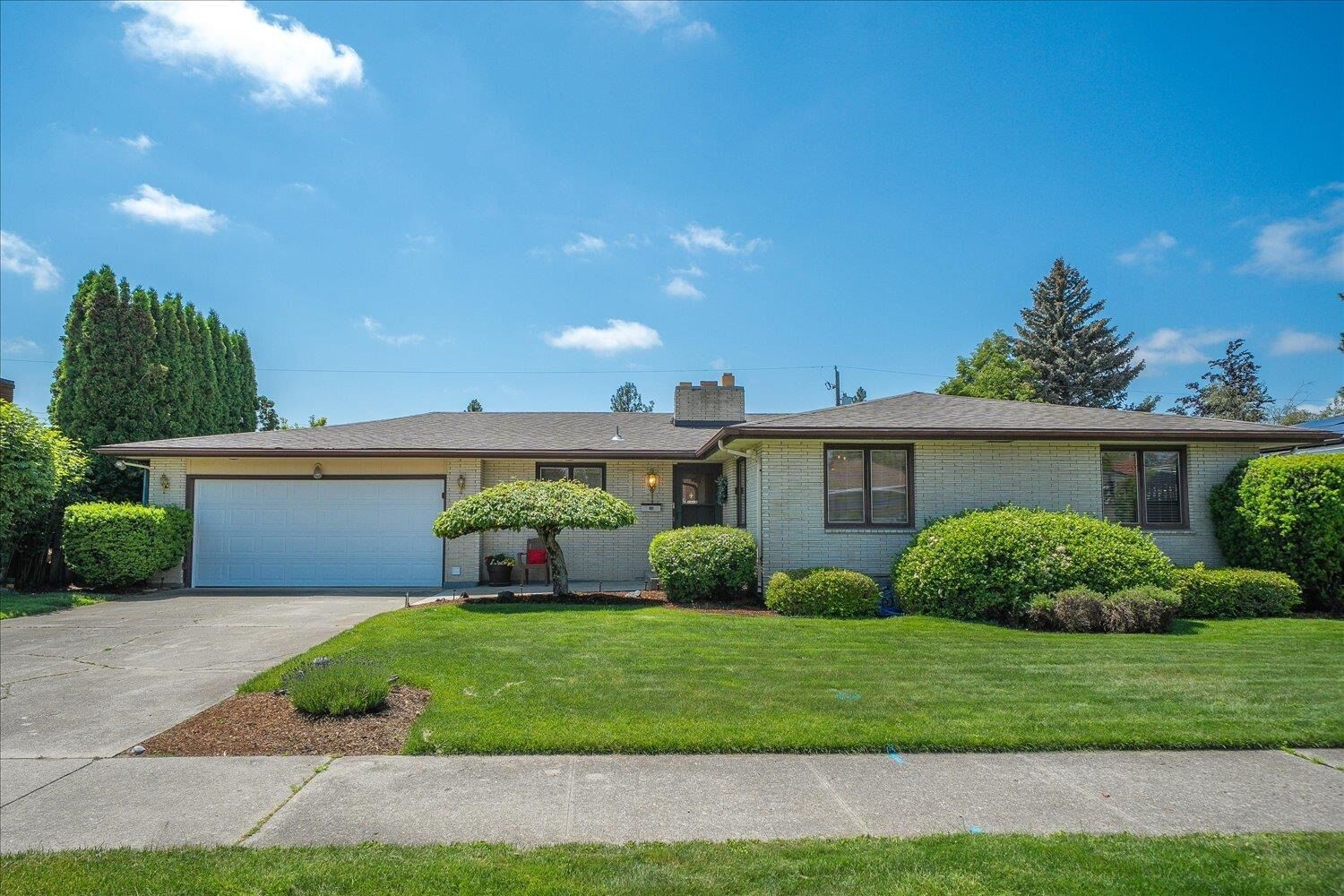 Property Photo:  5907 N Fleming St  WA 99205 