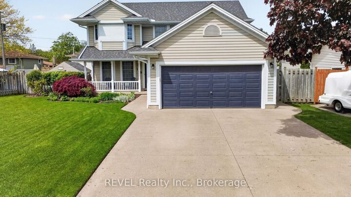 Property Photo: 149 Green Pointe Drive ON L3C 6Y7