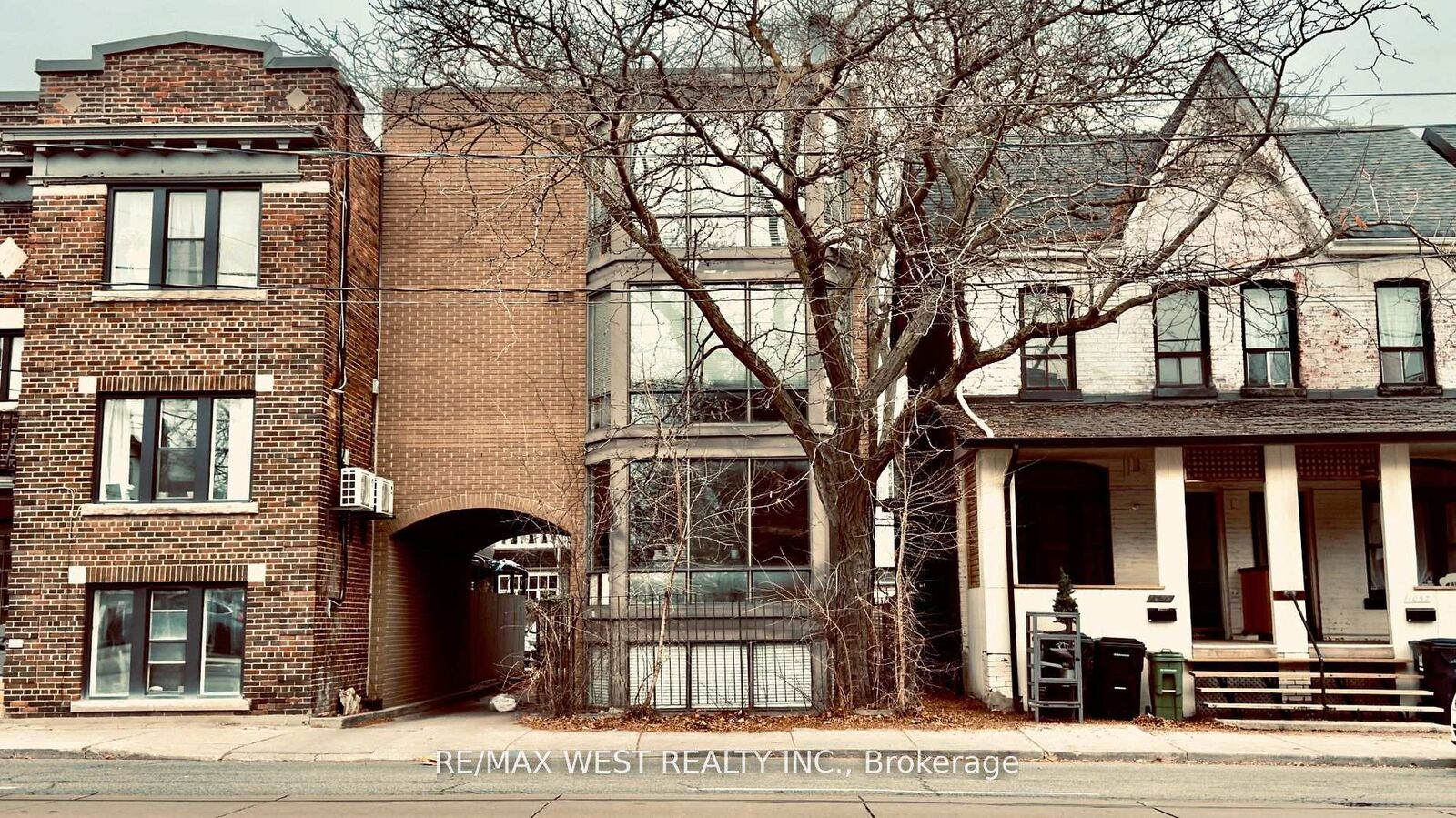 Property Photo: 1061 Bathurst Street ON M5R 3G8