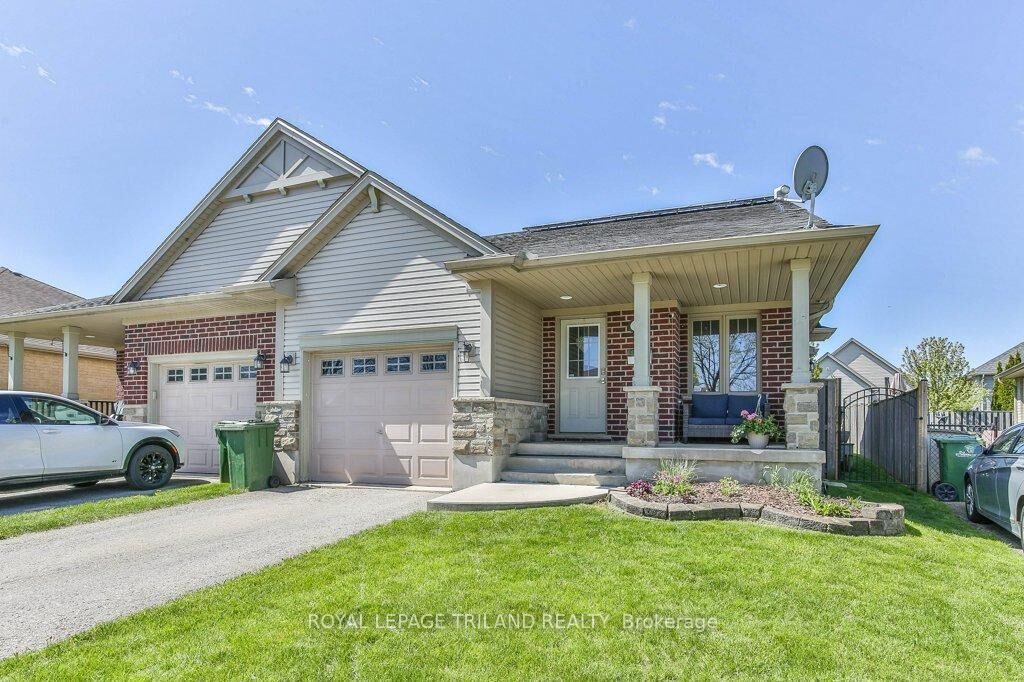 Property Photo: 14 Alderwood Court ON N5P 0B2