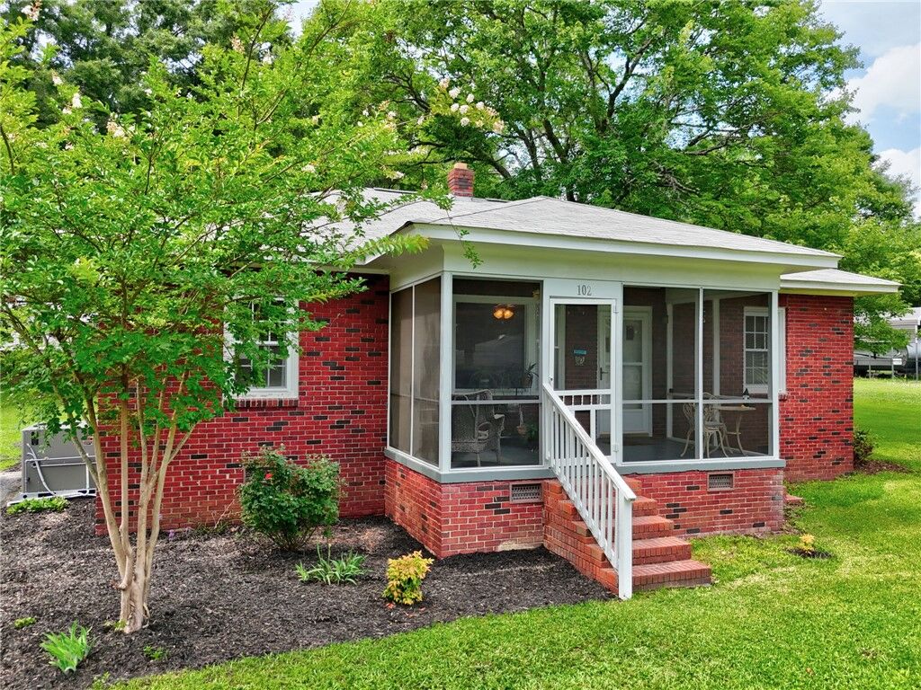 Property Photo:  102 Graham Street  SC 29654 