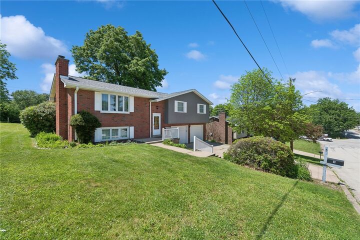 Property Photo:  5 Waverly Dr  PA 15601 