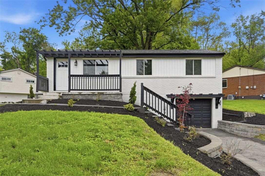 Property Photo:  270 Fiesta Dr  PA 15239 