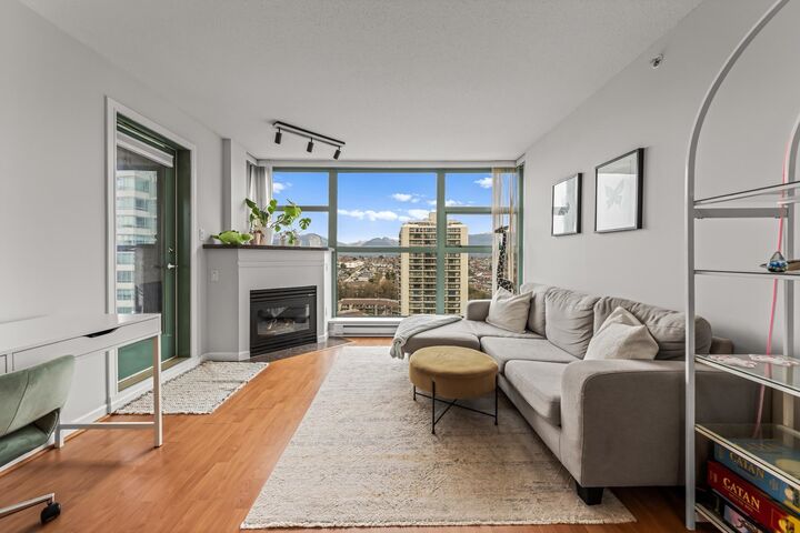 Property Photo: 4398 Buchanan Street 2105 BC V5C 6R7